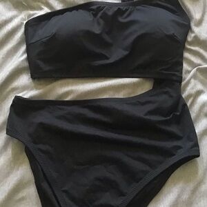 Black One-Shoulder Swimsuit